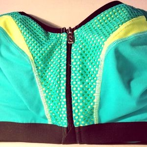 SOLD.   NWT VICTORIA SECRET Knock Out Bra